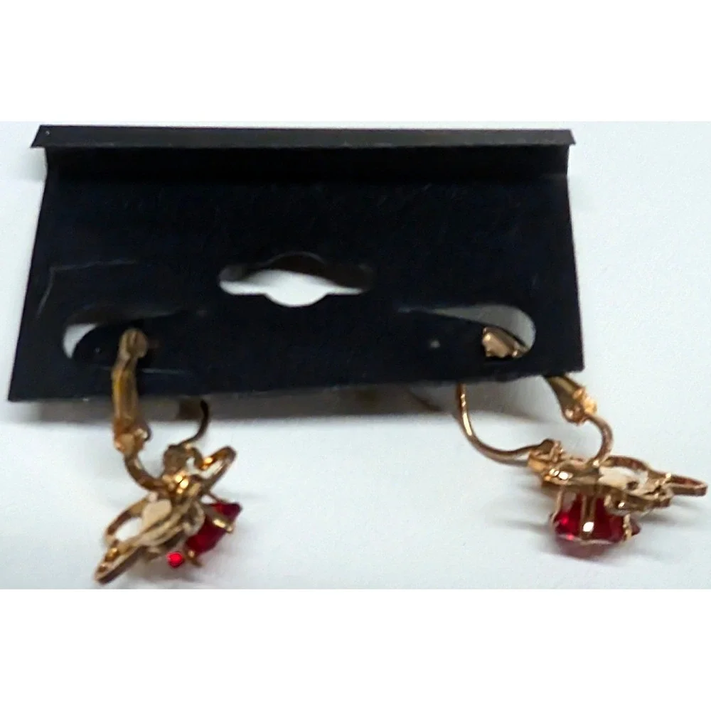 New Vintage Red Clear Rhinestone Star Dangle Drop Earrings Gold Tone Leverback - Picture 2 of 2